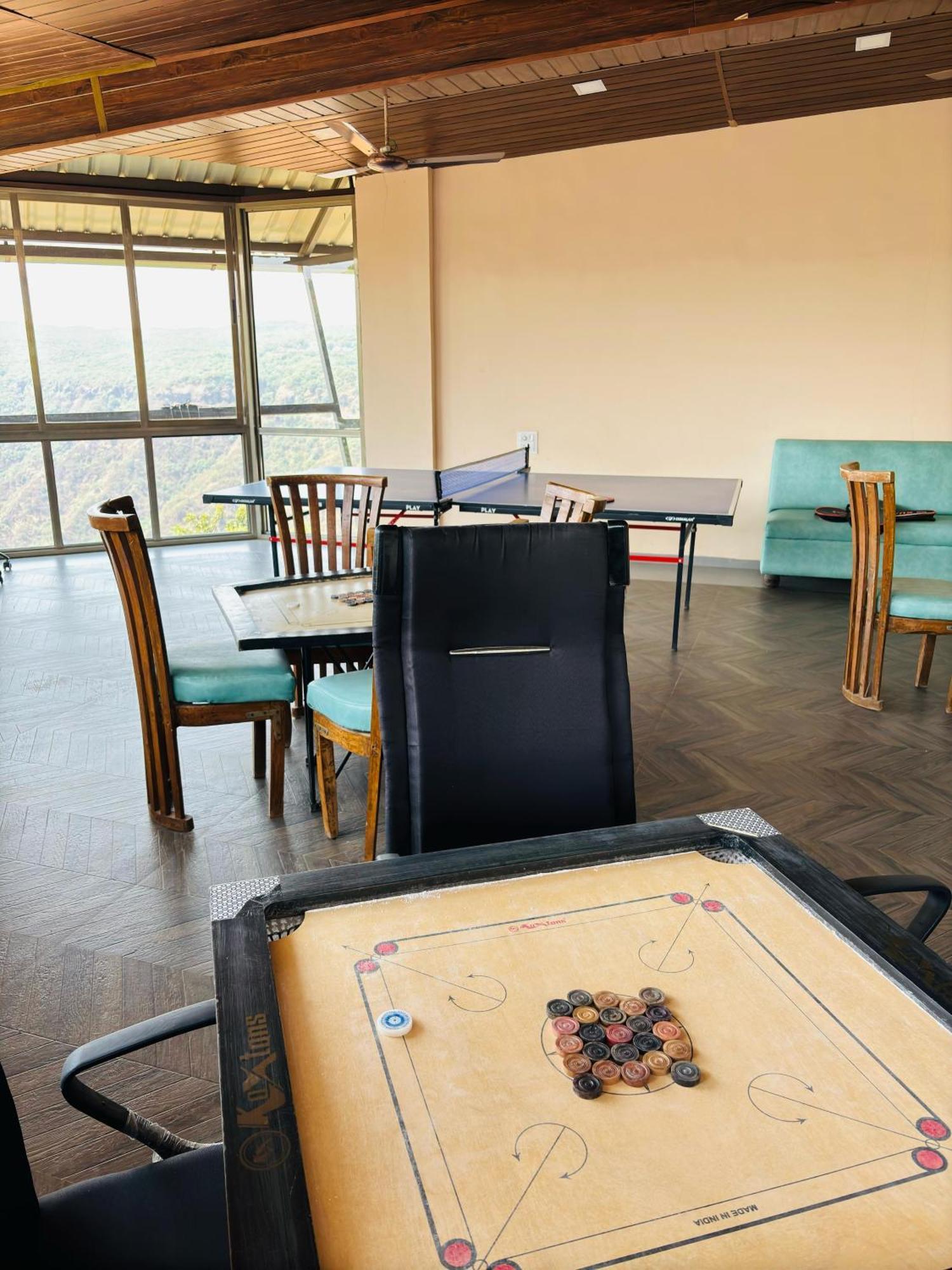 Mountain Breeze Resort, Mahābaleshwar Exteriör bild
